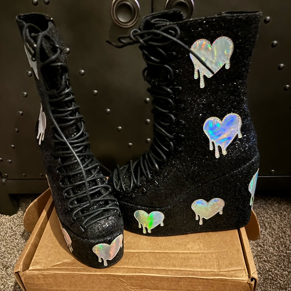 Rare traitor boots